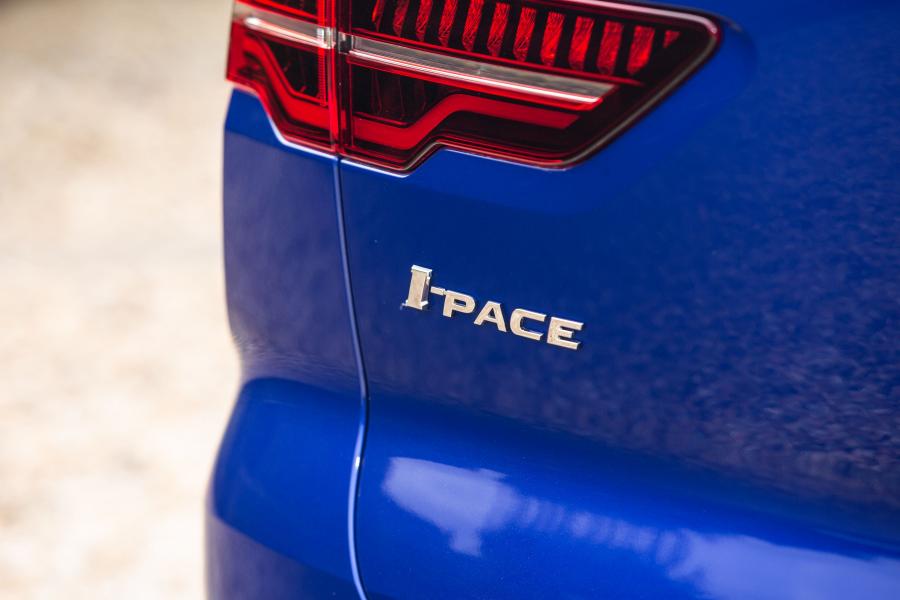 Логотип Jaguar I-Pace EV400 AWD S 2018 года  (UK) (фото 11 из 40)